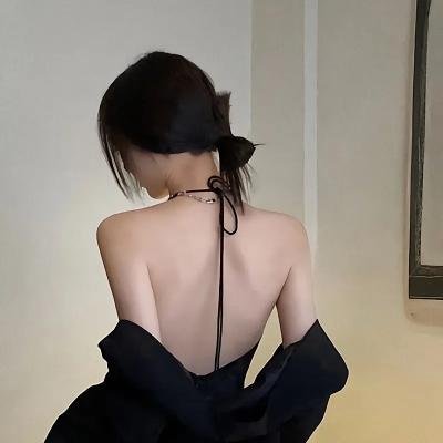戴丝绸帽的男人